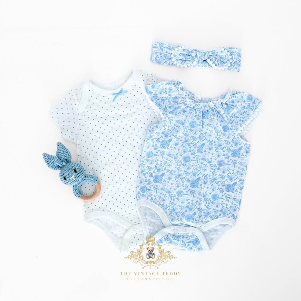 NWT Pretty Girls 3 Piece Set Baby Onesies & Headband Flowers Blue & White 3M